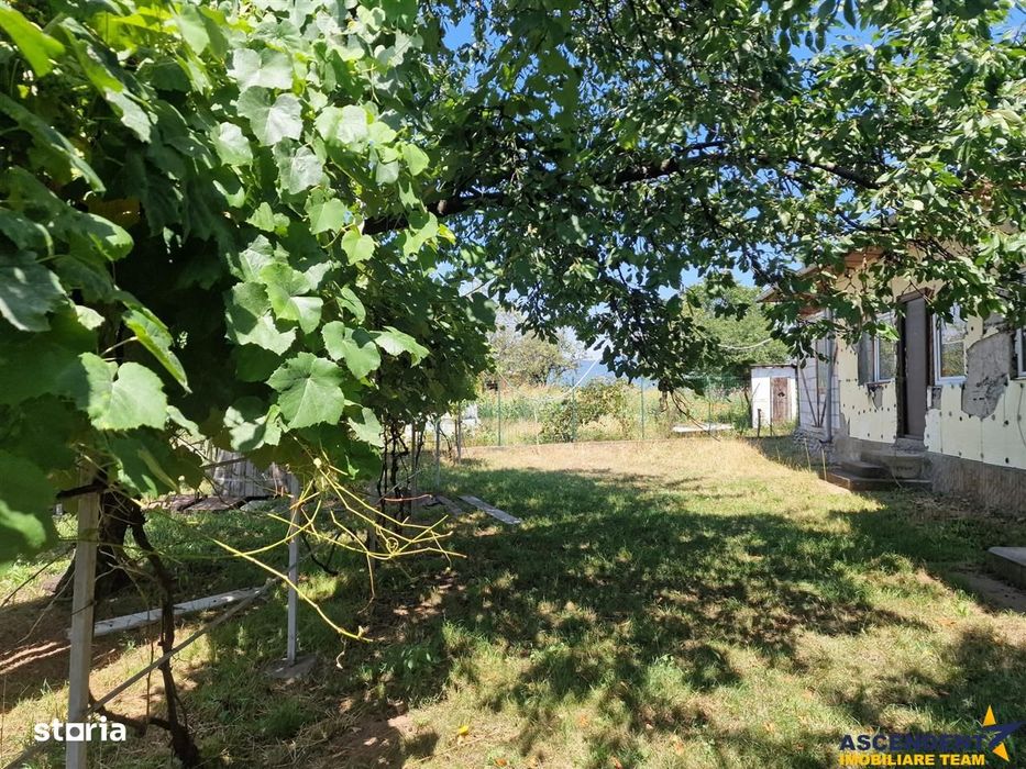 Casa traditionala, cu 2.000mp teren roditor, Izvoarele, Prahova
