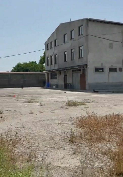 Продаётся 5 500 м² производственный цех.