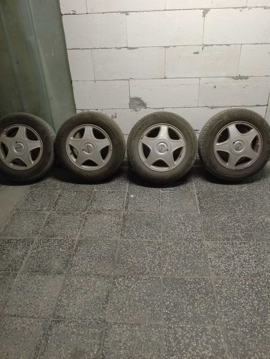 Продавам гуми за Опел