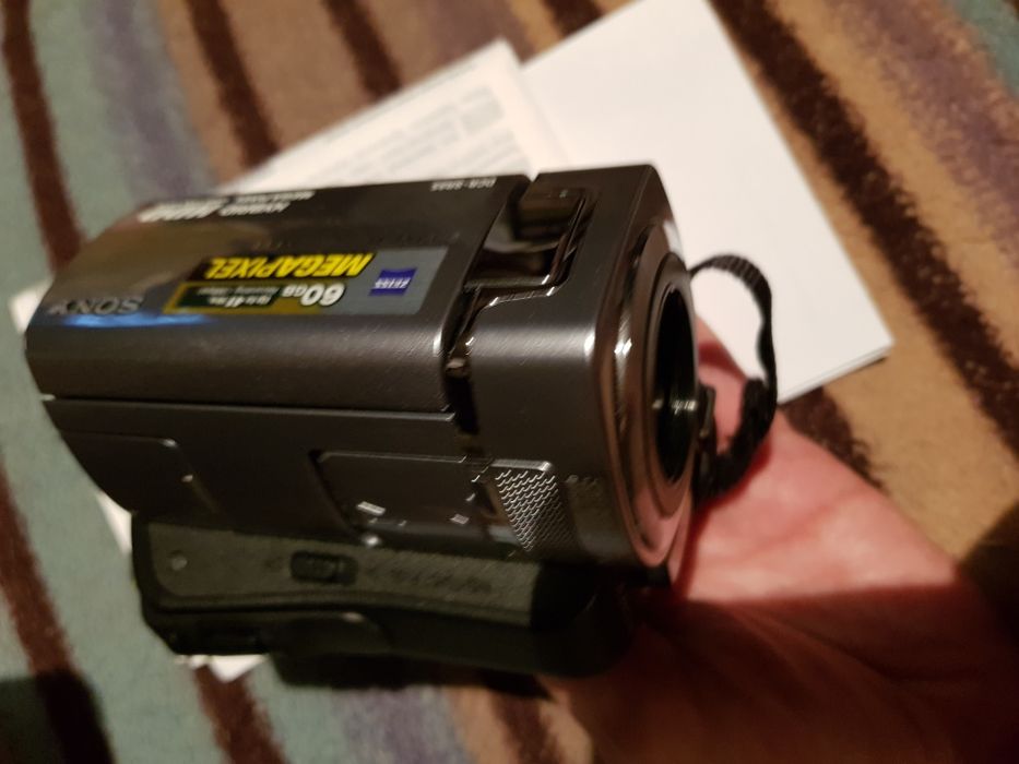 Продам видеокамеру Sony DCR-SR85E