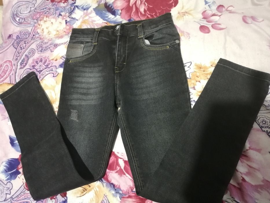 Продам на девочку джинсы, треко, кофты