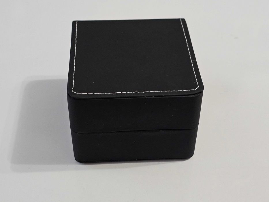 Cutie depozitare ceas neagra, piele ecologica, interior catifea