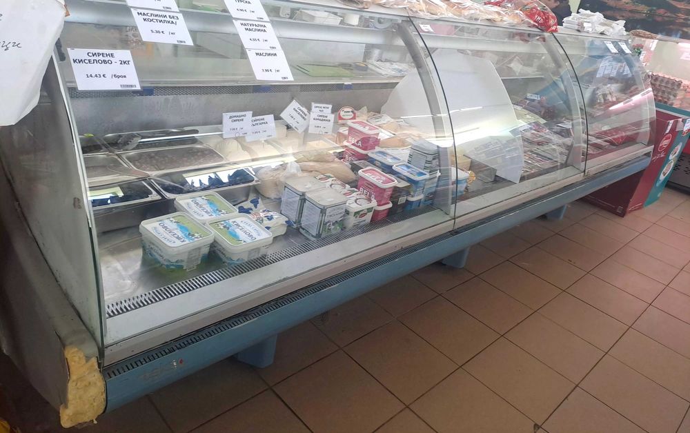 Продавам витрина