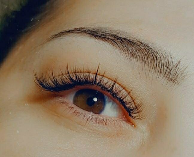 Я профессиональный мастер наращивание ресниц и ламинация