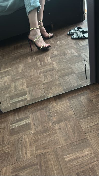 Sandale cu toc aurii superbe