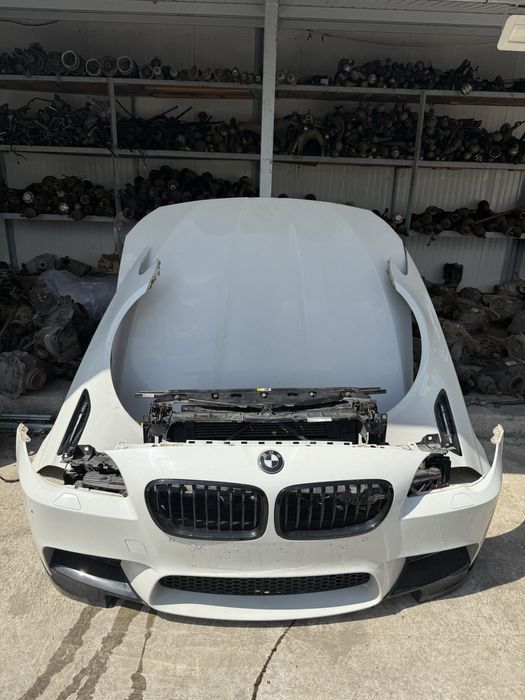 Челен удар предница бмв м5 ф10 bmw m5 f10 радиатори маска капак калник