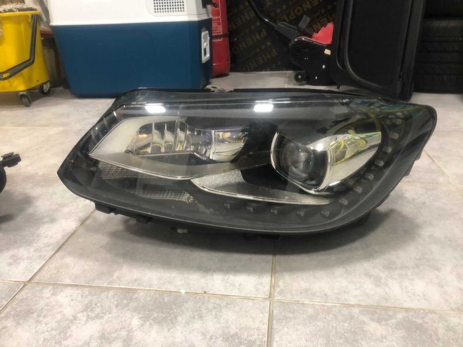 Оригиналени ксенонови фарове за Фолксваген Туран2013 комплект с модули