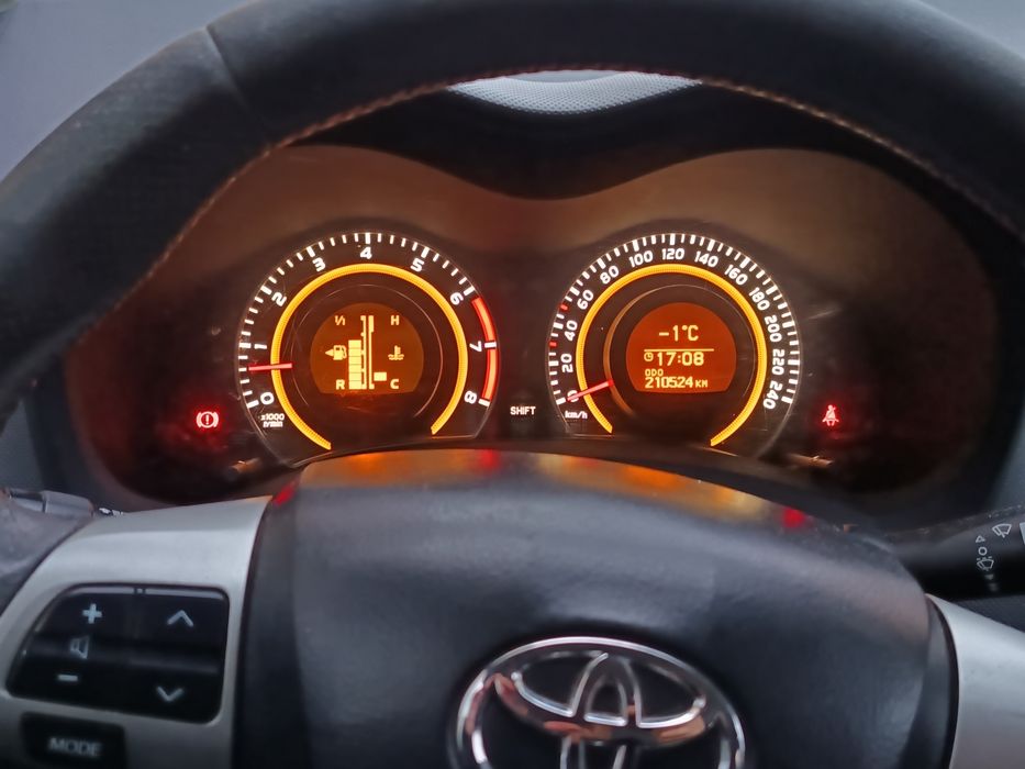 Toyota  Auris 2010