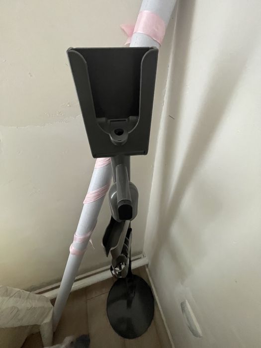 Подставка для пылесоса