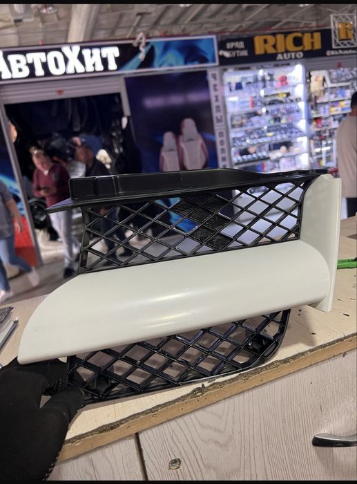 Решетка радиатора  митсубиси оутландер 03-06