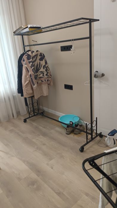 Напольная вешалка