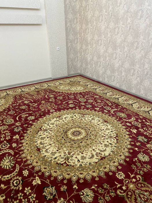 Ковер б/у в хорошем состоянии