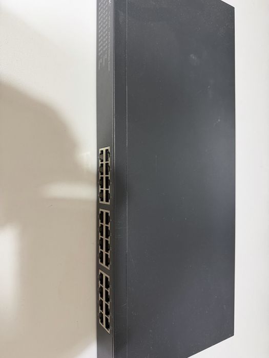 TP-Link 24-port 10/100mbps Switch