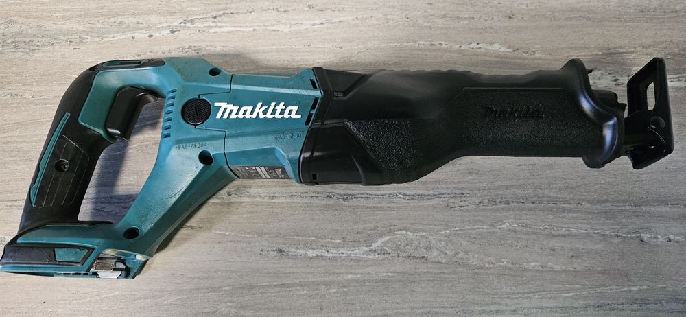 Makita Саблен трион DJR186 18V.