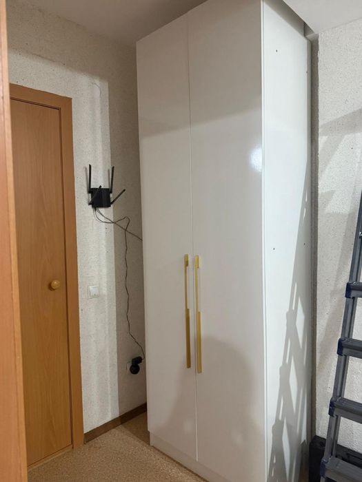 Продам шкаф. Использовали только 3 месяца. Есть маленький деффект