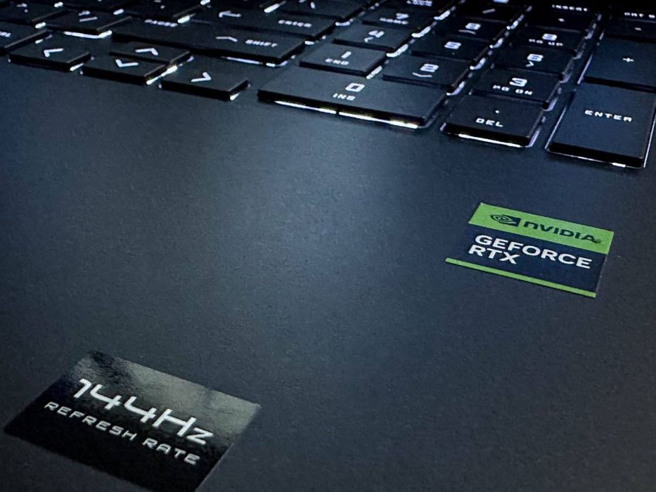 Hp victus 15 14- AVLOD ZEN 4 RTX 4050 6 GB