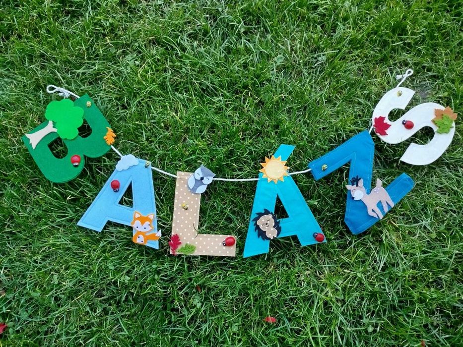 Kézzel varrt filc betűk / Litere cusute manual – Cadouri personalizate