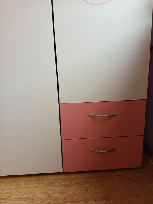 Гардероб за детска стая за момиченце