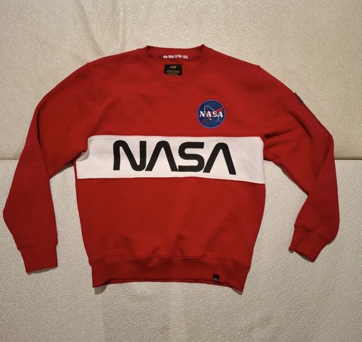 Свитшот от Alpha Industries 
Размер : м
Состояние : 9/10
Цена : 40 лв