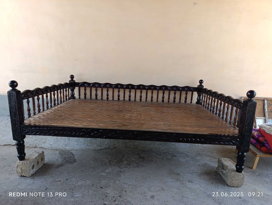 Kravat sotiladi razmeri eni 2 metr boyi 3 metr