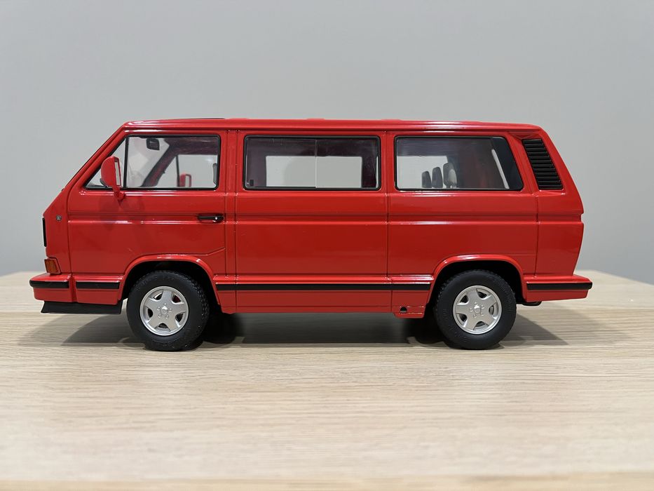 VW Bus T3 Redstar 1992 1:18 (KK Scale)