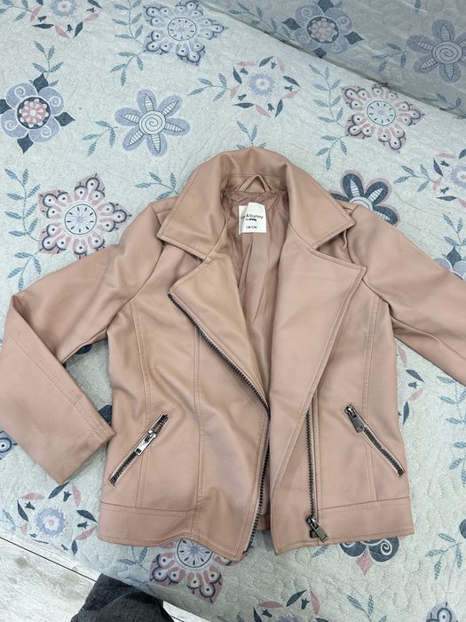 Продам кожанку косуху 122-128рост