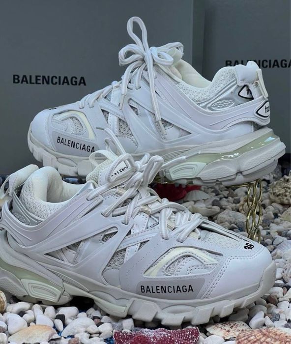 Nike,new balance,balenciaga