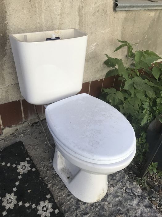 Продам унитаз в сборе