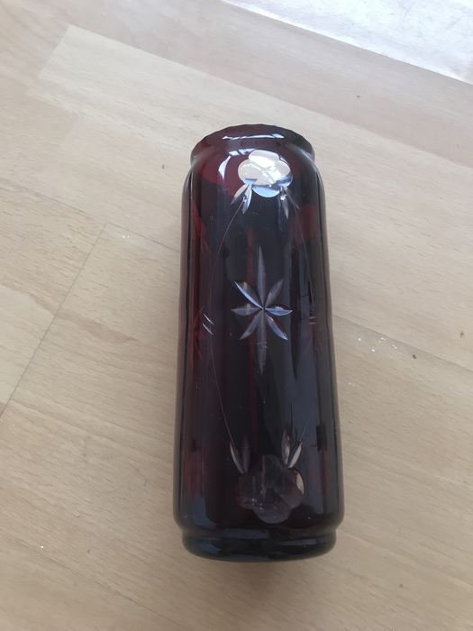 Ваза от червен кристал 20 см.