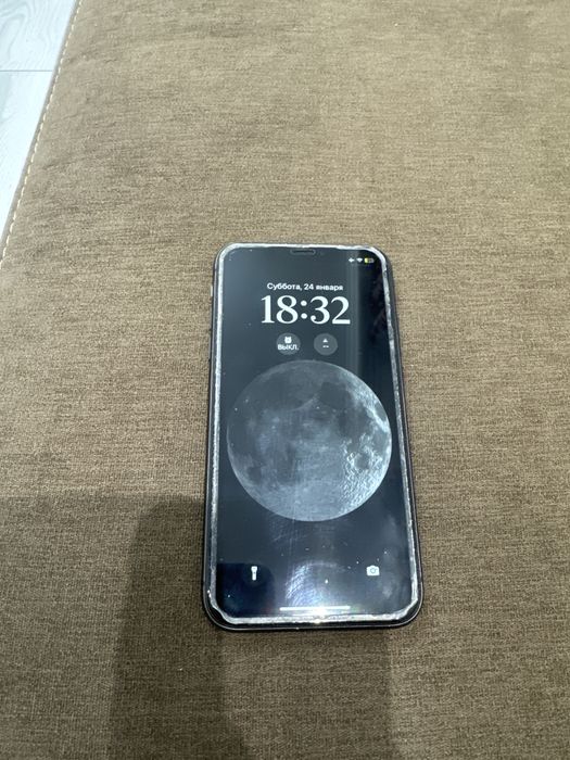 iPhone 11 в хорошем состоянии.