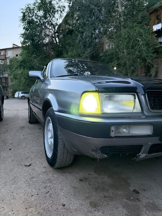 Машина ауди 80 б4