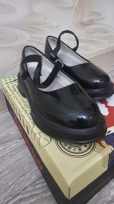 Продам девчачие туфли