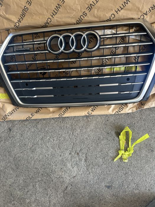 Audi Q7 17-19г Оригинална предна Решетка (Маска)