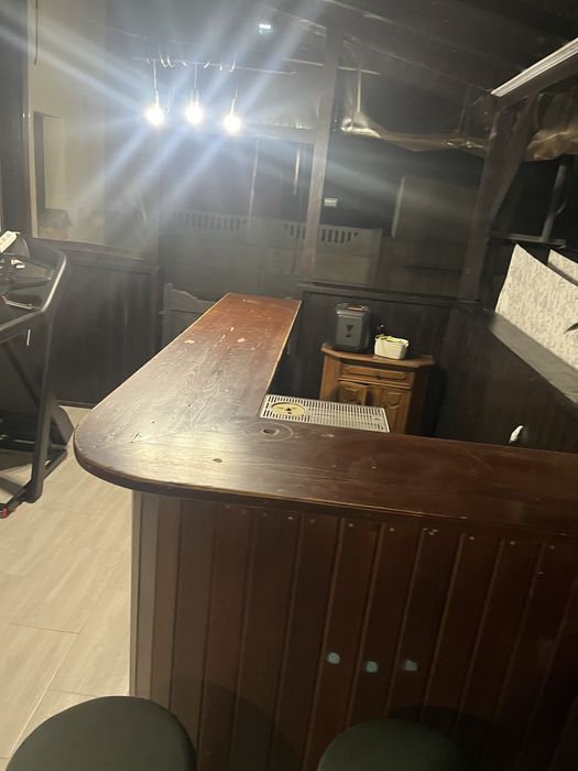 Bar si mese solide din lemn masiv