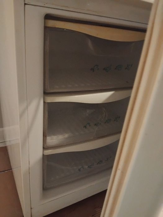 Холодильник срочно продам