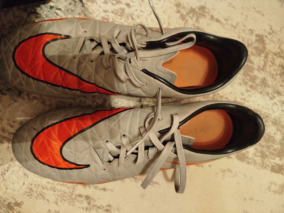 Футбольные бутсы Найк