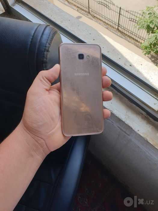 Samsung j 4+ 32 gb  ideal