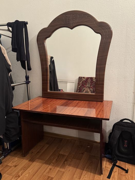 Зеркало с стулом