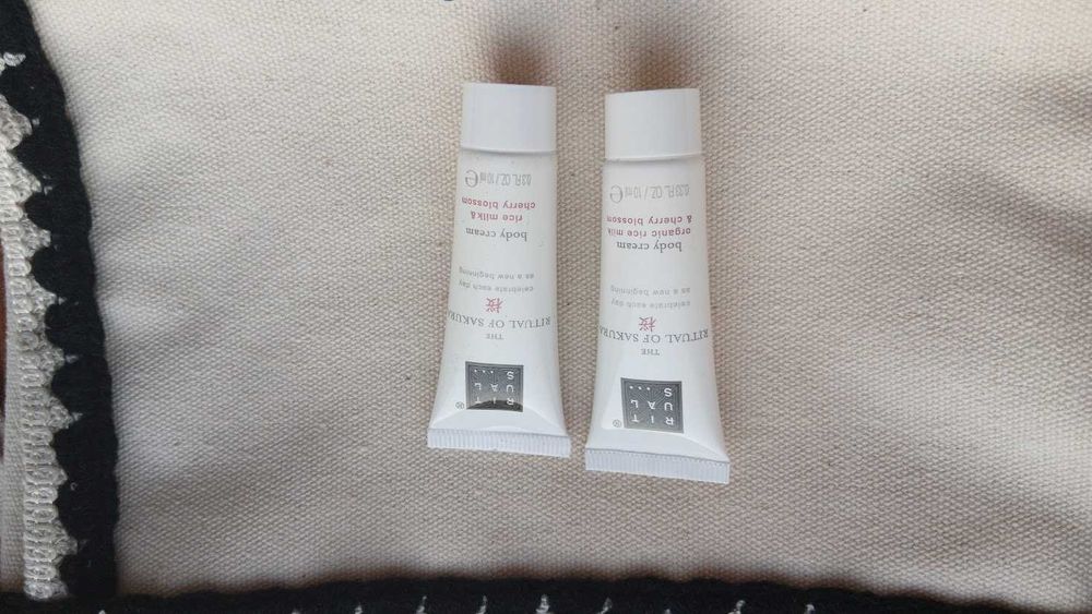 Set Rituals si geanta cosmetica