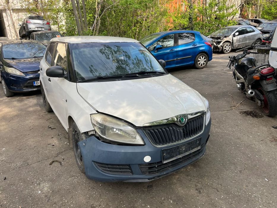 Dezmembrez Skoda Fabia 2 facelift 2012 alb 1,2 benzina