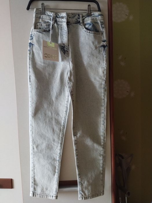 Продам  женские джинсы