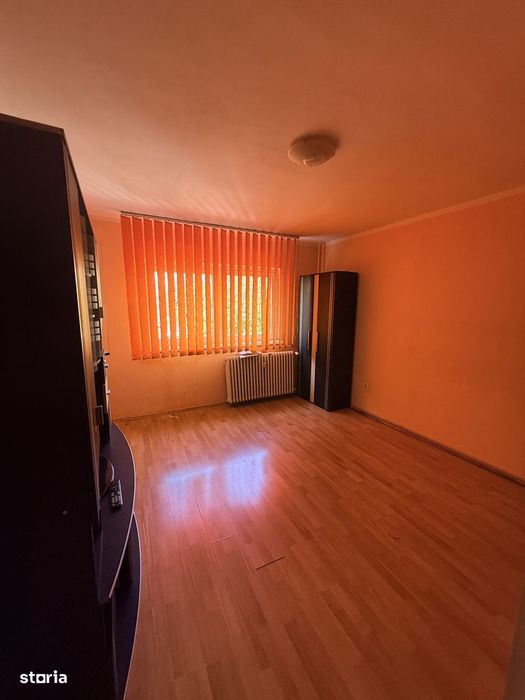 Garsonieră însorită în bloc de apartamente etaj 2/4 – Astra — fotografia 1