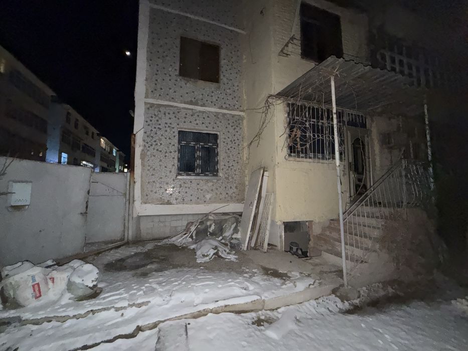 Продаётся 1+ плюс комнатная квартира 1-ый этаж с двориком 6-микр