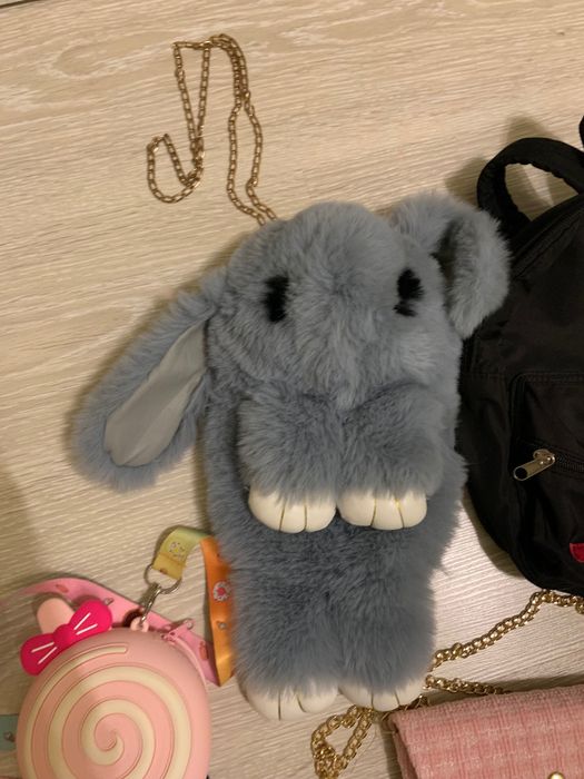 Лот от детска раничка и чантички