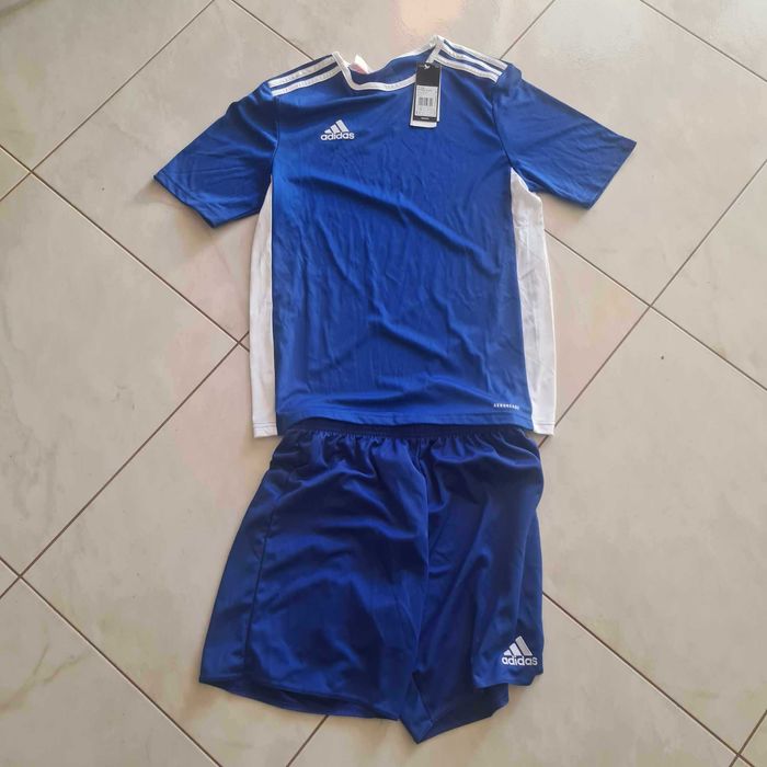 Echipament fotbal cu maneca scurta Adidas 176 cm nou original