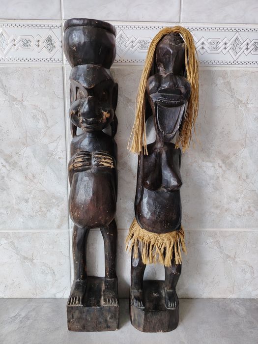 Статуэтки деревянные