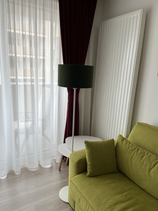 Abajur din catifea verde 35/35/20 cu interior auriu