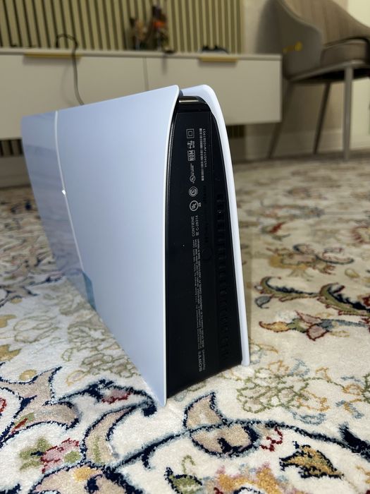 Продам PS5 DIgitial Edition 1tb