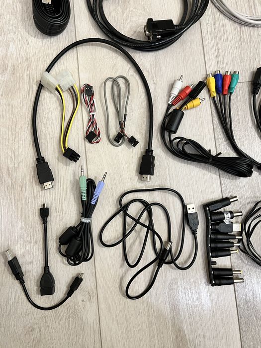 Lot cabluri PC, audio, video, alimentare - VGA, USB, RCA, adaptoare