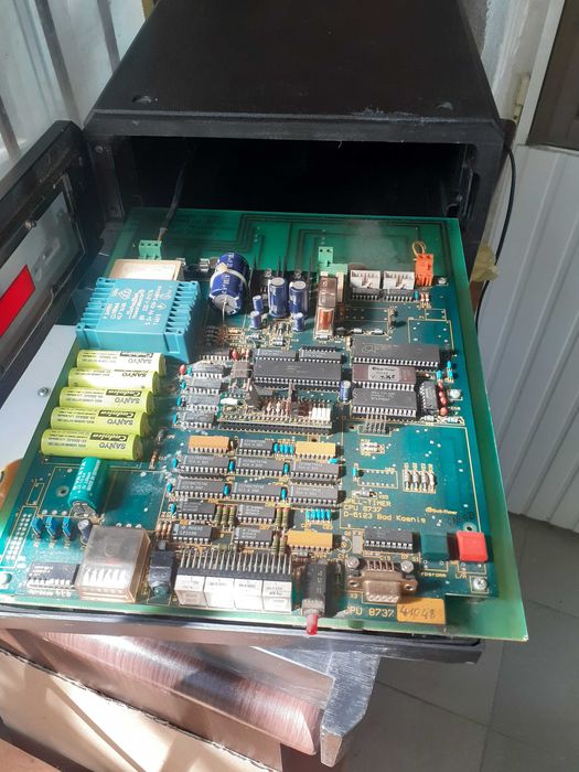 Комплект за билярд - каса с брояч и комплект стари топки